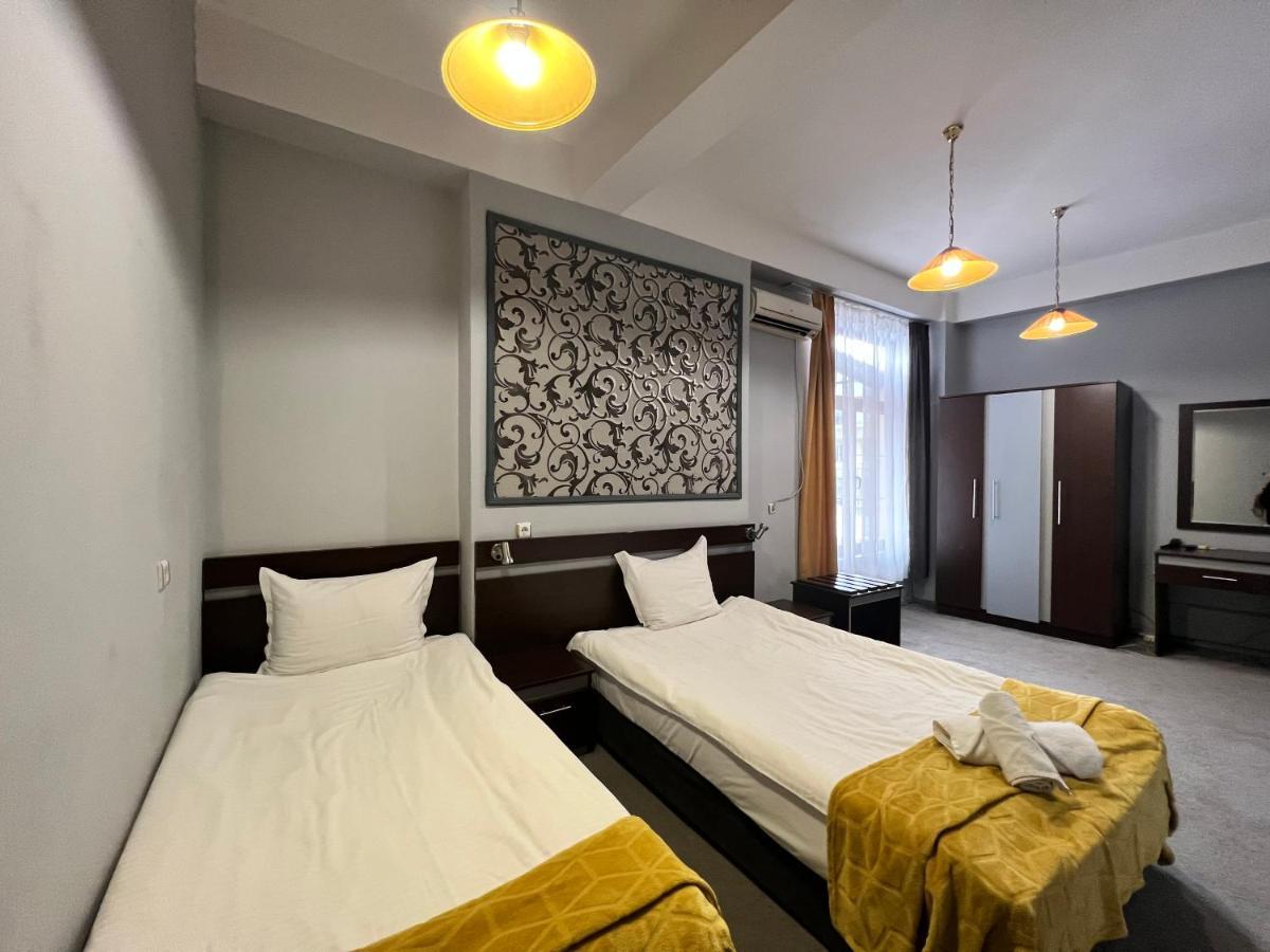 Family Hotel Central Shumen Exterior foto