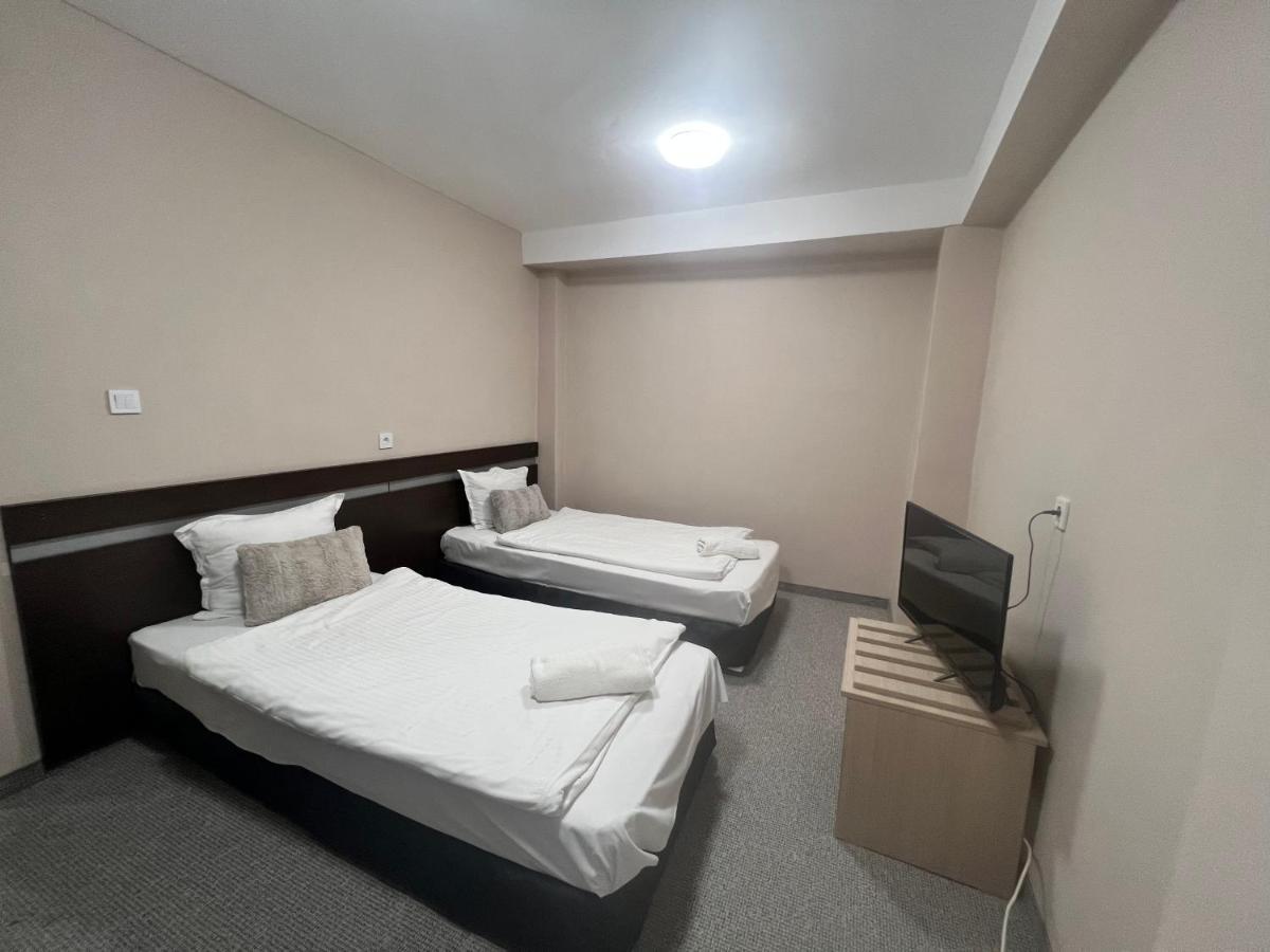 Family Hotel Central Shumen Exterior foto