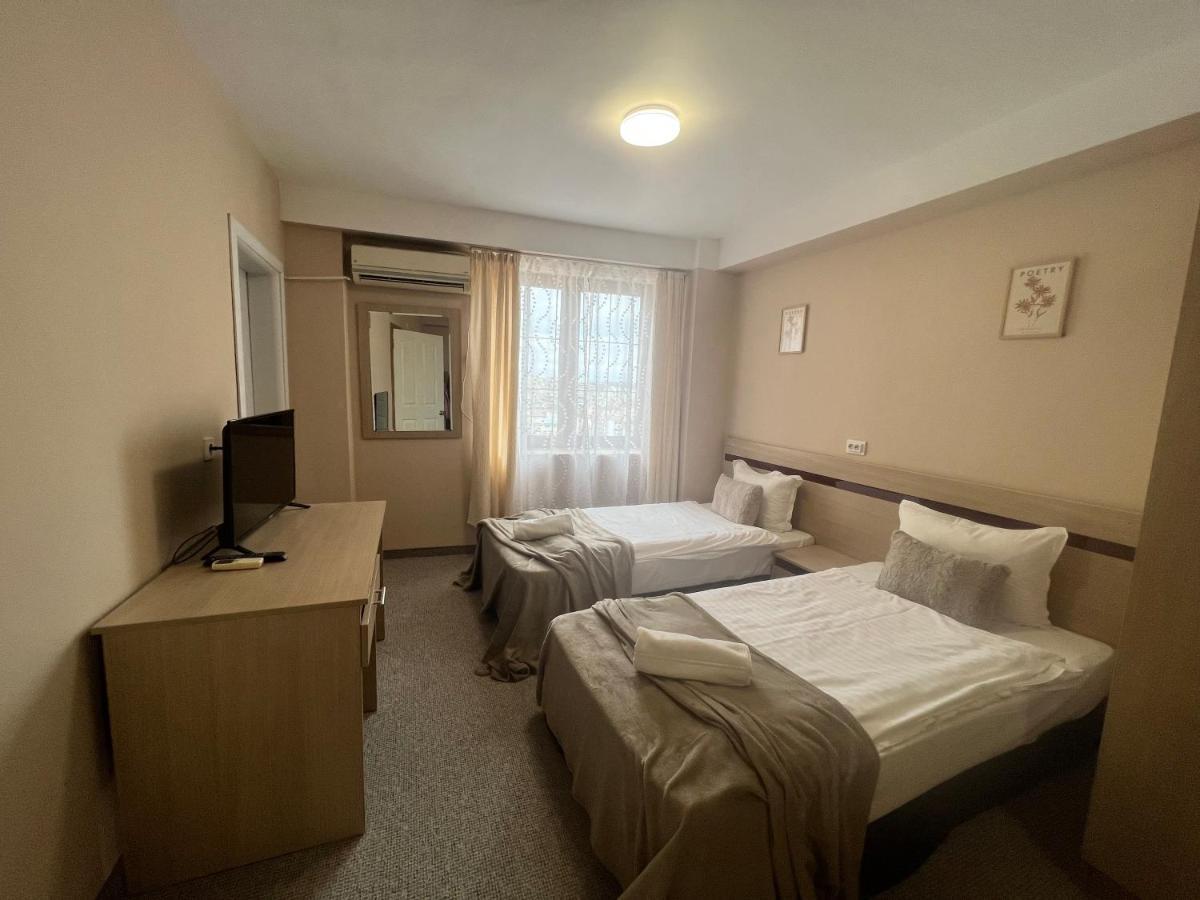 Family Hotel Central Shumen Exterior foto